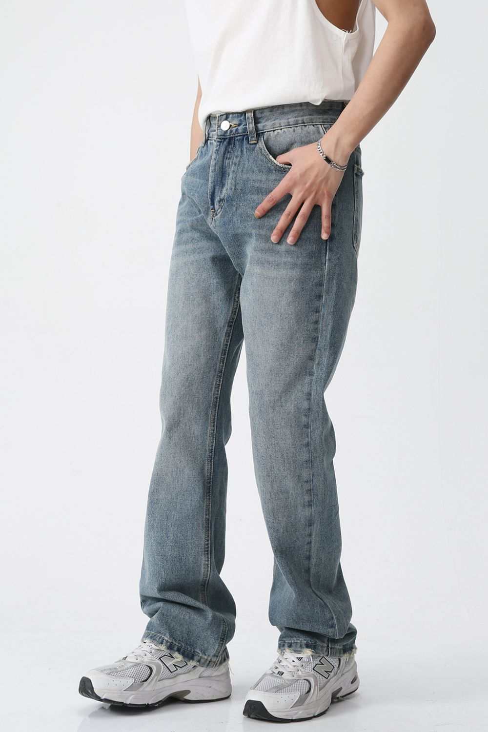 Mid rise men's jeans with pockets, basic style, no stretch.