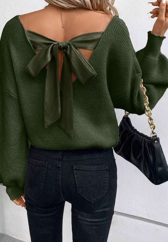 Tied back V-neck long sleeve sweater with bow detail in green.