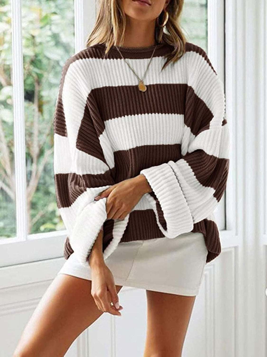 Round neck long sleeve striped sweater, slightly stretchy polyester.