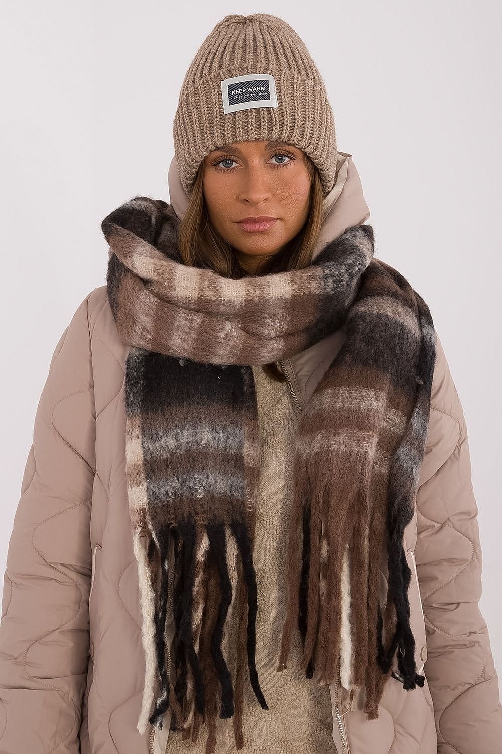 Shawl model 208269 AT