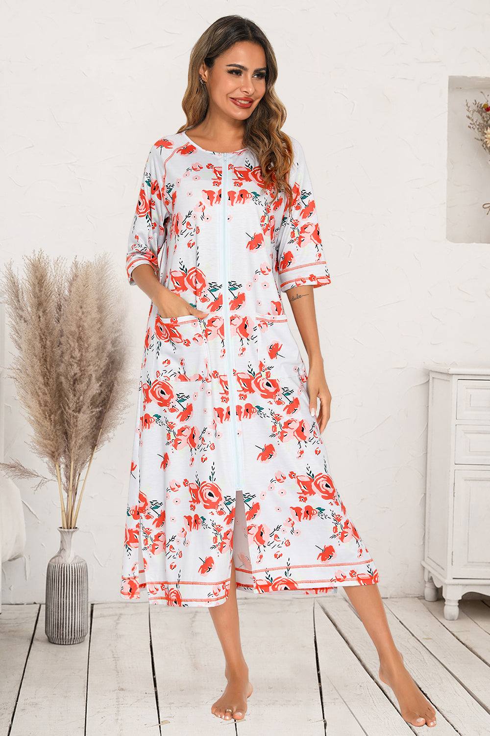 Printed slit night dress with pockets in a floral design, made of cotton blend fabric.