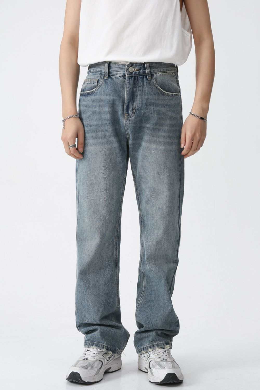Mid Rise Men's Jeans with Pockets, no stretch, 90% cotton.