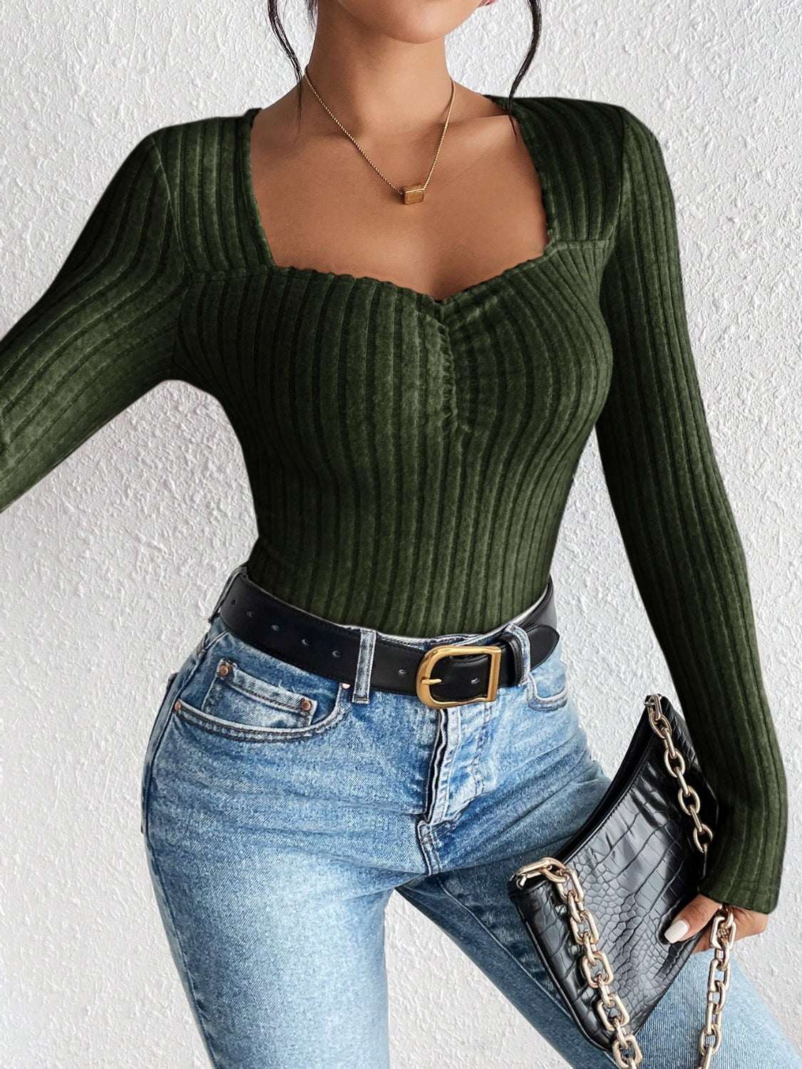 Honey ribbed long sleeve t-shirt in dark green, slightly stretchy fabric.