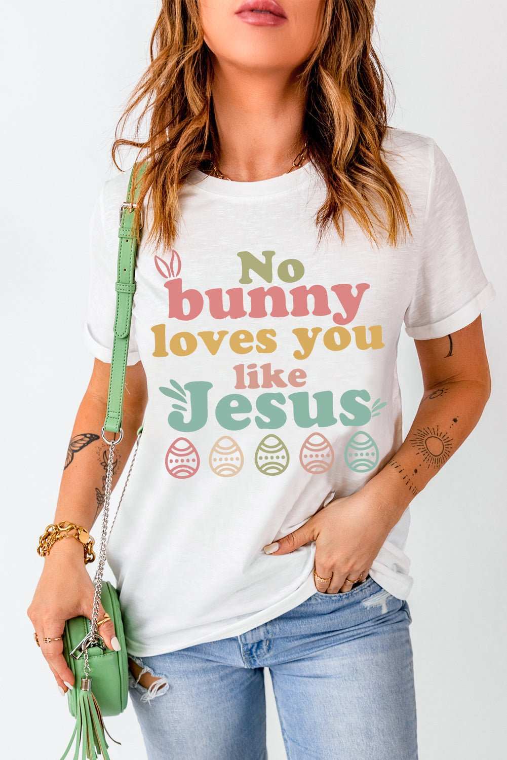 Easter t-shirt with "No Bunny Loves You Like Jesus" lettering, casual style, round neck, short sleeves.
