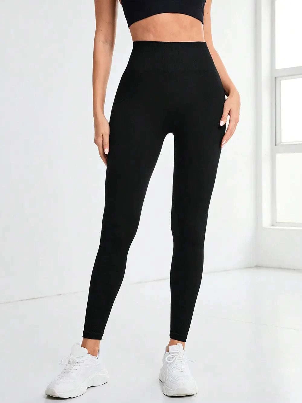 High Waist Active Leggings in black with stretchy polyamide and elastane blend.