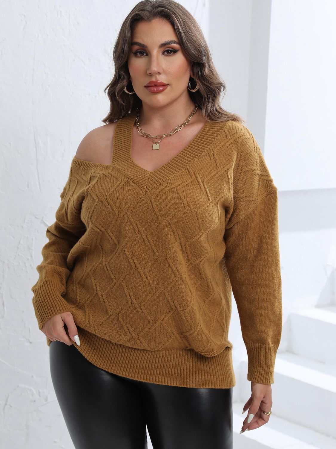 Plus size cutout V-neck sweater with long sleeves in brown knit pattern