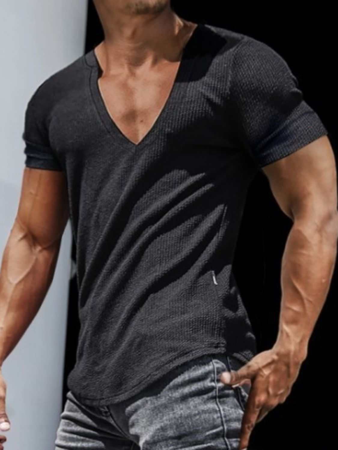 Men's full size notched short sleeve t-shirt, stretchy polyester-cotton blend.