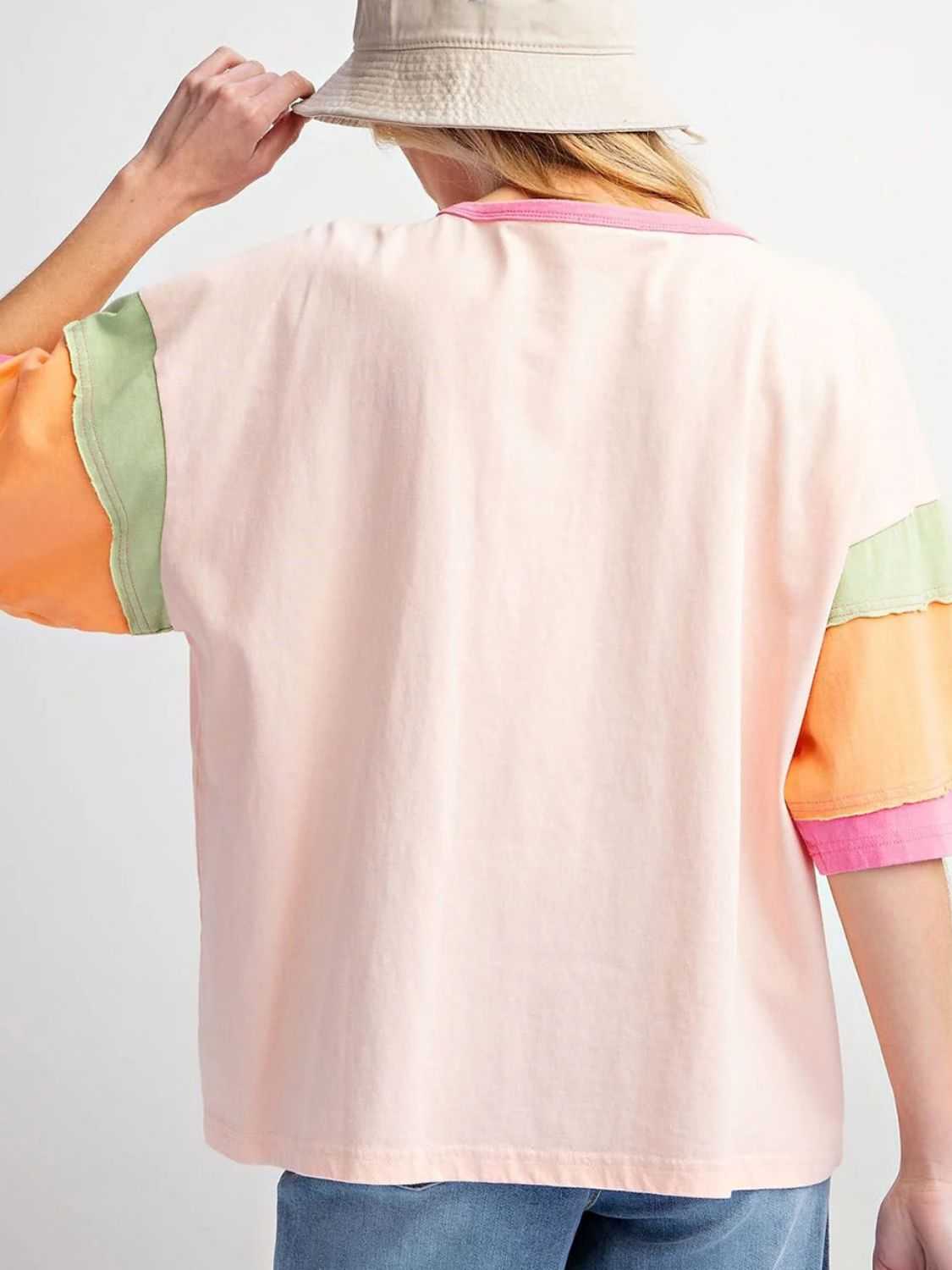 Graphic round neck half sleeve t-shirt in pastel colors with a casual fit, made of 95% cotton and 5% elastane.