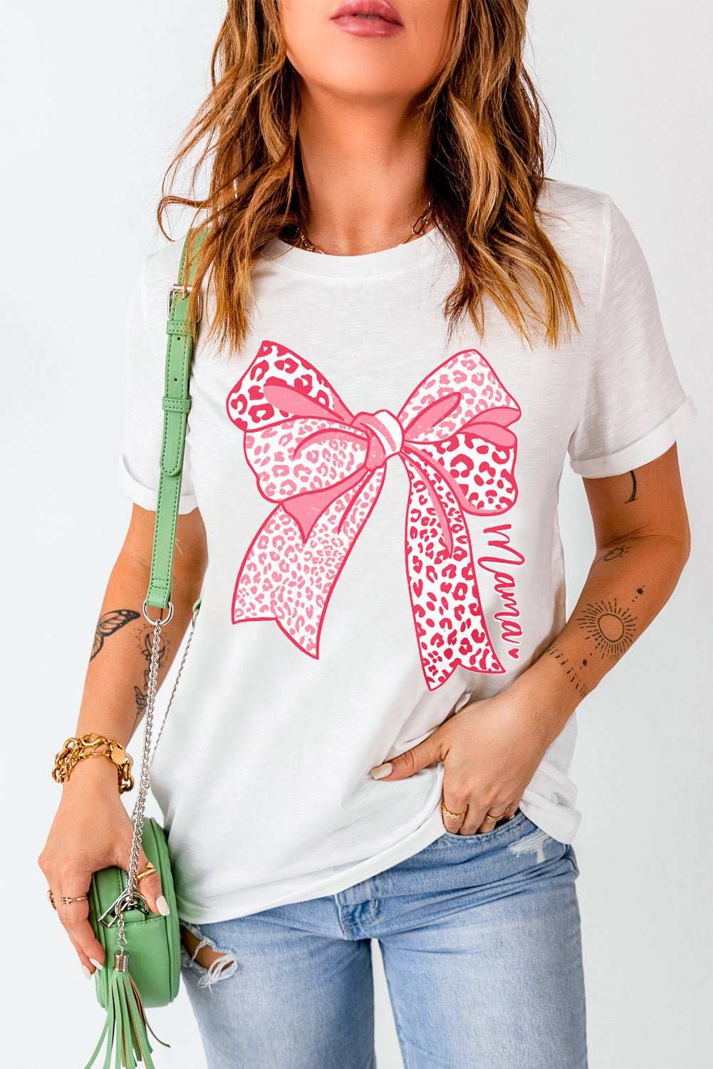 Bow graphic round neck short sleeve t-shirt with pink design.