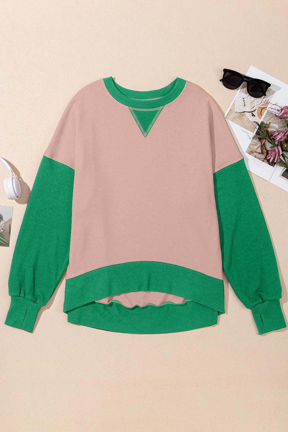 Contrast round neck long sleeve sweatshirt in beige and green colors.