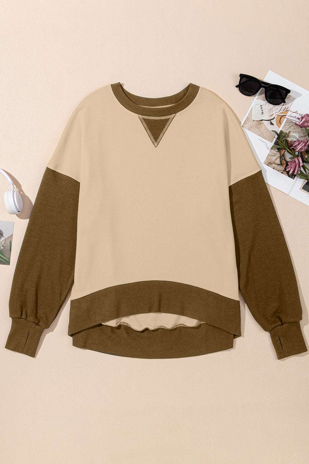 Contrast round neck long sleeve sweatshirt in beige and brown tones, featuring basic style and ribbed cuffs.