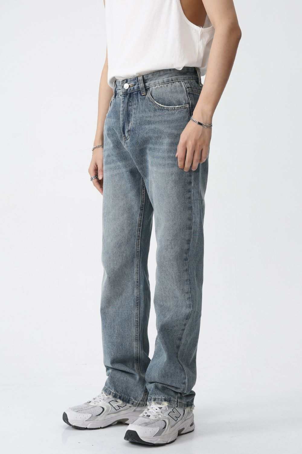 Mid Rise Men's Jeans with Pockets, basic style, no stretch, 90% cotton blend.