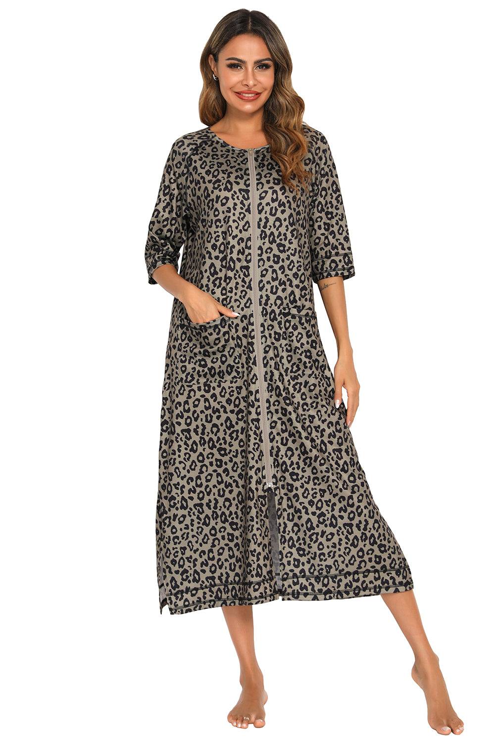 Printed slit night dress with pockets, slightly stretchy, cotton blend.