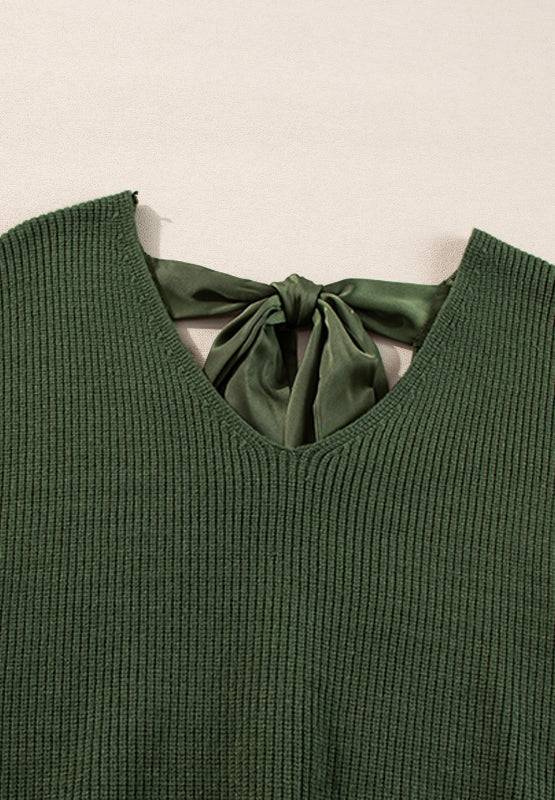 Tied back V-neck long sleeve sweater with bow detail in green.