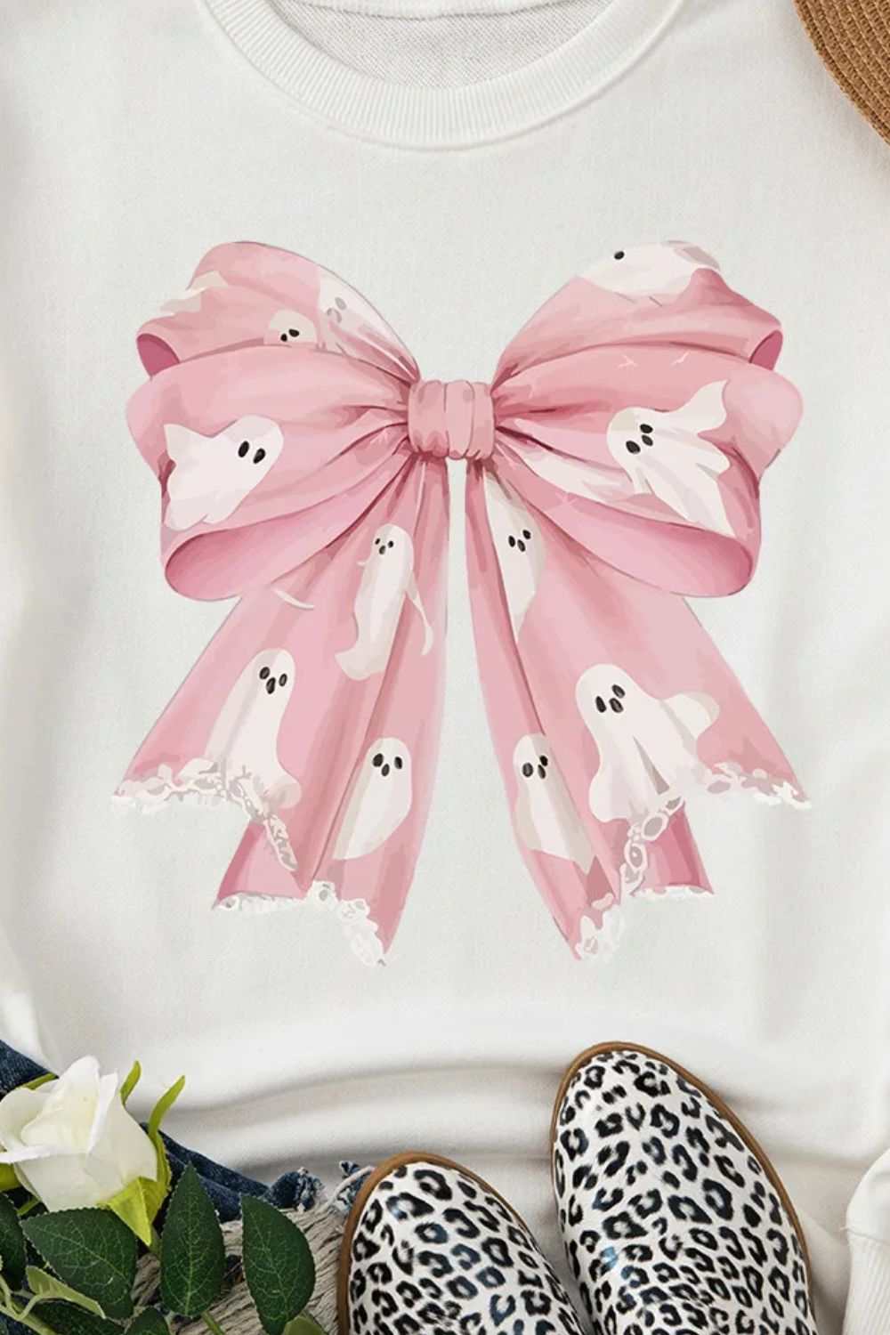 Bow round neck long sleeve sweatshirt with pink bow and ghost design, polyester-cotton blend.