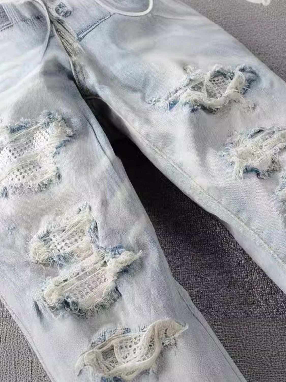 Men's distressed jeans with pockets, featuring a basic style and no stretch fabric.