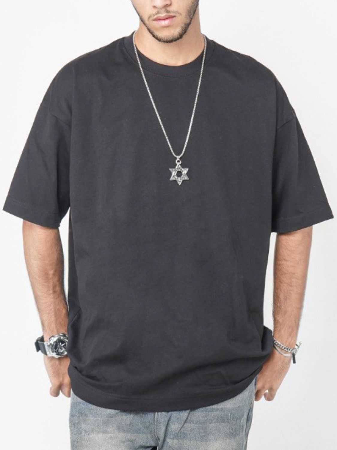 Men's round neck short sleeve T-shirt in black cotton blend.