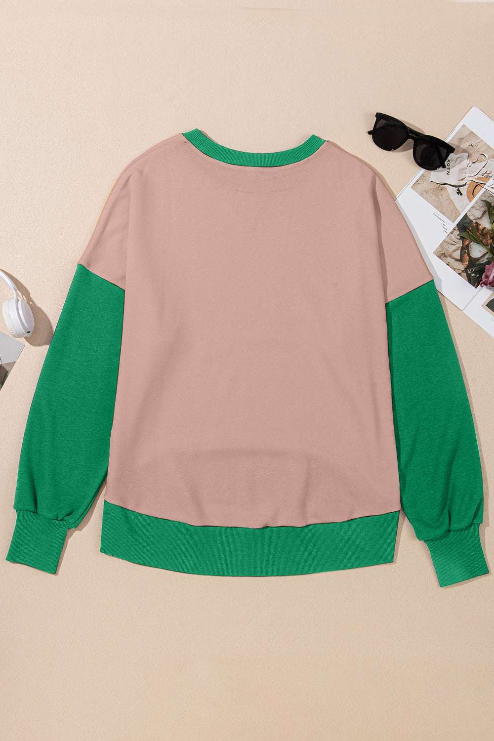 Contrast round neck long sleeve sweatshirt in beige and green design.