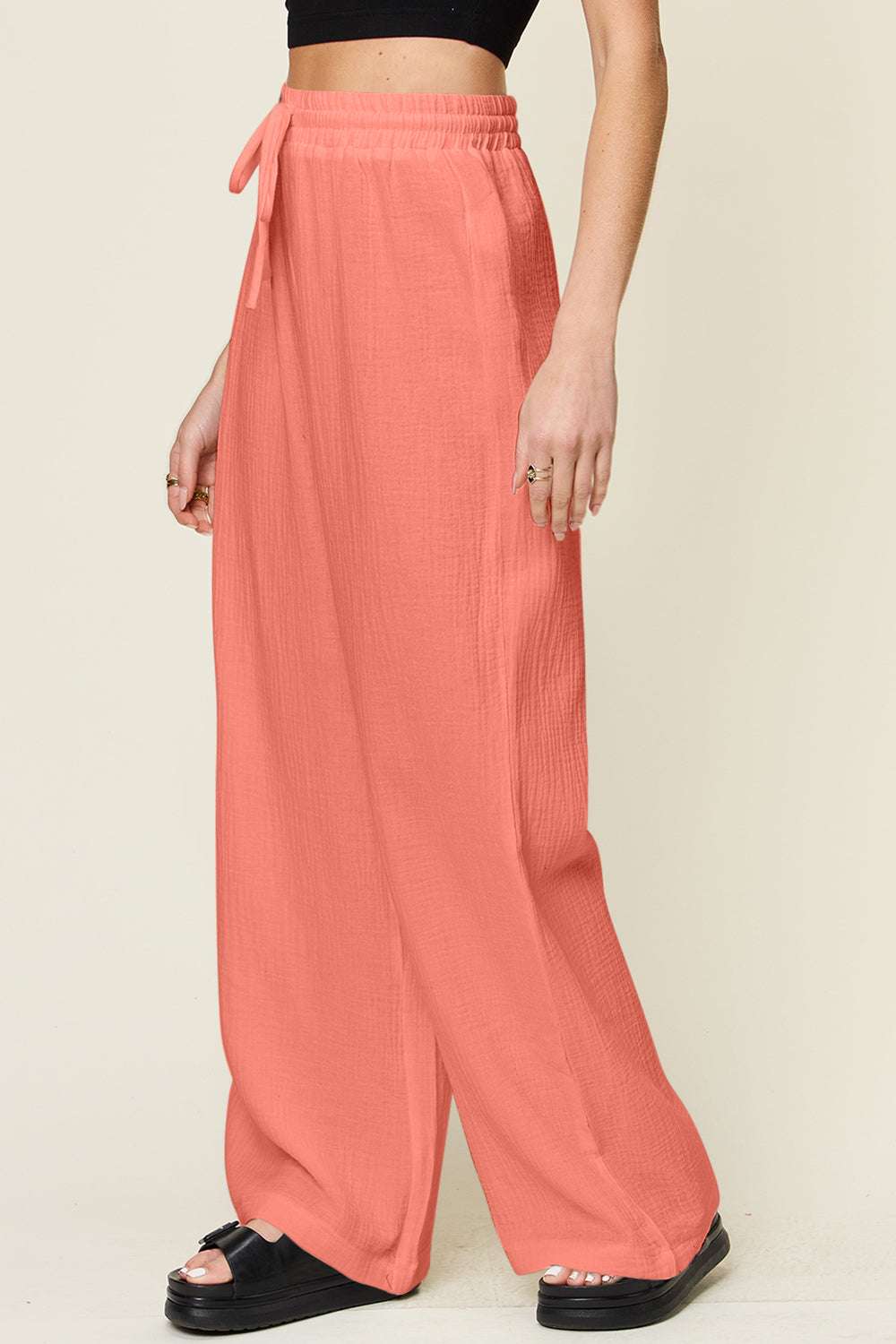 Wide leg cotton pants with drawstring in coral color.
